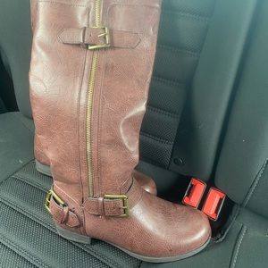 Women’s size 5 boots